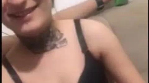 Dövmeli periscope