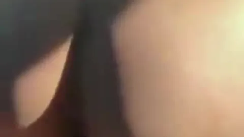 Sarışın kız gizli çekime yakalanıyor
