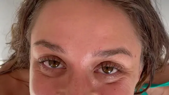 Tatilde tanıştığı adama veren kızıl afet