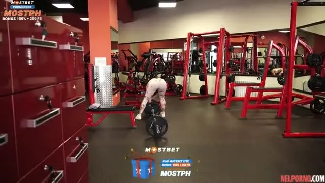 Spor salonunda azgın gençler birbirlerine engel olamıyor 